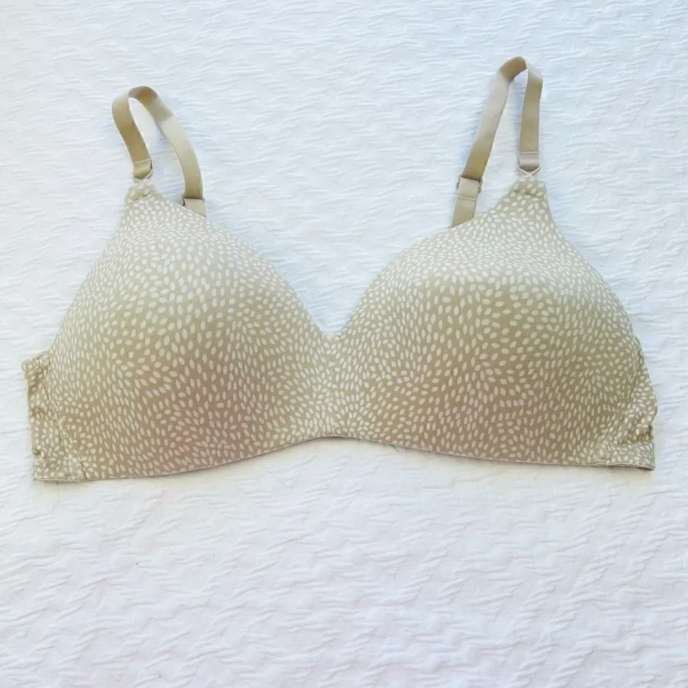 BUY 1 GET ONE FREE Warners 34d wire free comfortable every day bra tan and white